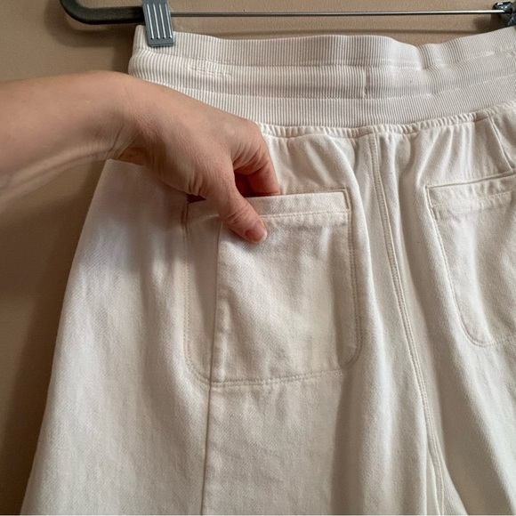 Athleta Farallon Sz XS Midi Short Organic Cotton Cream Commute Work Travel EUC - Picture 7 of 12